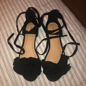 Ruffle strap tie up sandals 💕